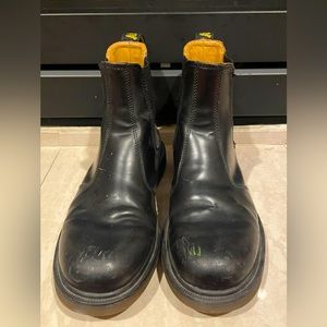 Dr. Martens 2976 Smooth Leather Chelsea Size 9 (or 8 men’s)